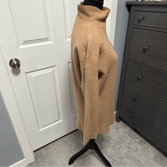 Aritzia - Babaton Sweater - Picture 3 of 8